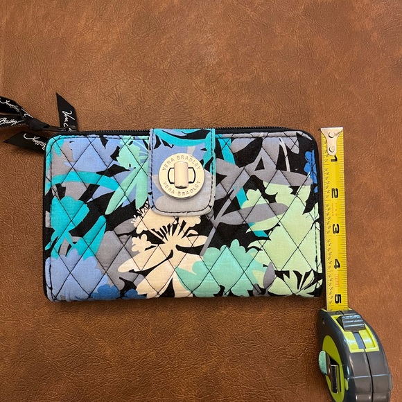 NWOT Vera Bradley Wallet - Picture 3 of 6